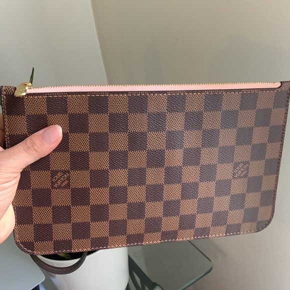 Louis Vuitton Handbags - BRAND NEW AUTHENTIC LOUIS VUITTON DAMIER POUCHETTE WRISTLET.